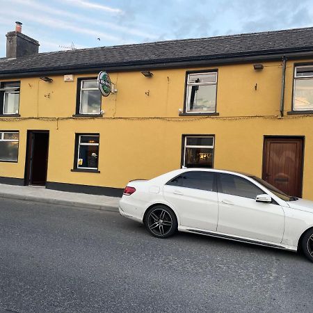 Danny'S Bar Restaurant & Accommodation Broadford  Exterior photo