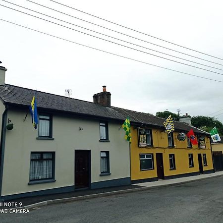 Danny'S Bar Restaurant & Accommodation Broadford  Exterior photo